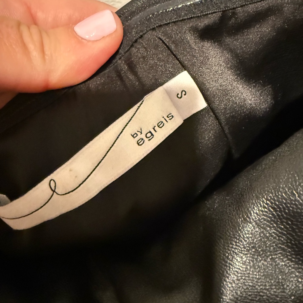 Elegant Black Leather Dress - Picture 4 of 5